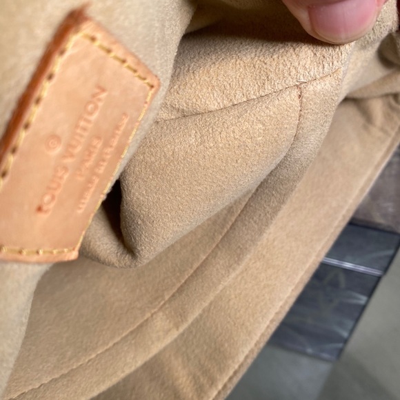 Louis Vuitton Hudson PM - Picture 13 of 16